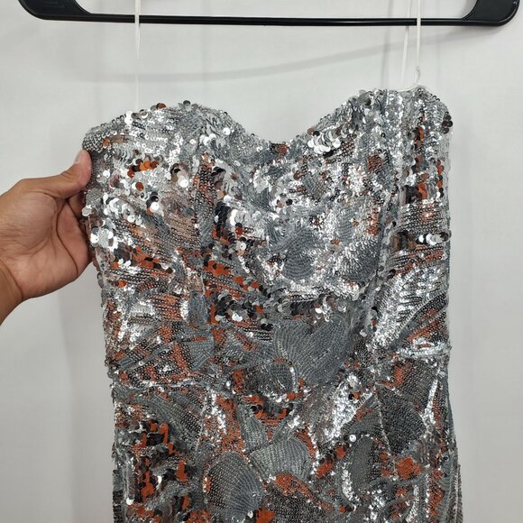 Elegant Silver Strapless Midi Dress - Picture 4 of 16